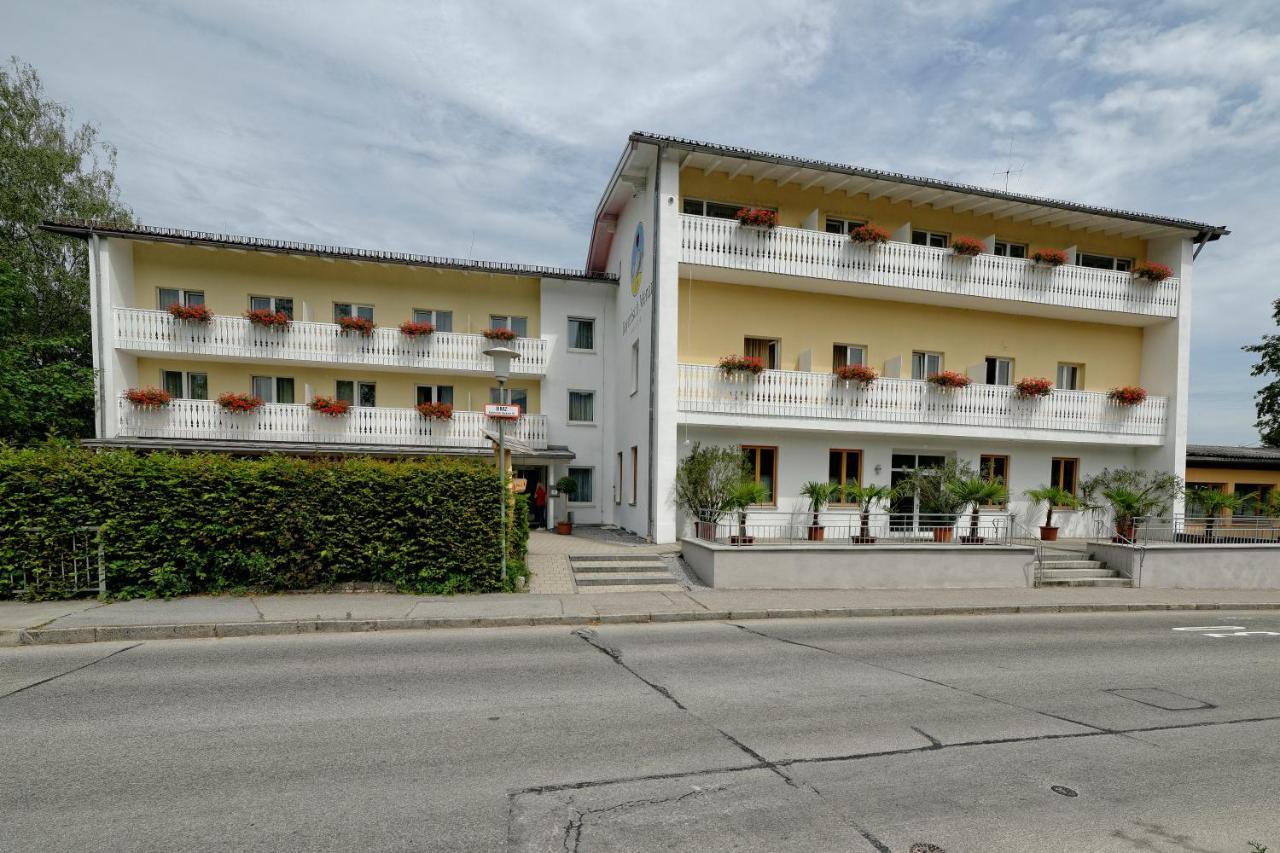 Hotel Bayerisch Meran Бад Файлнбах Екстериор снимка